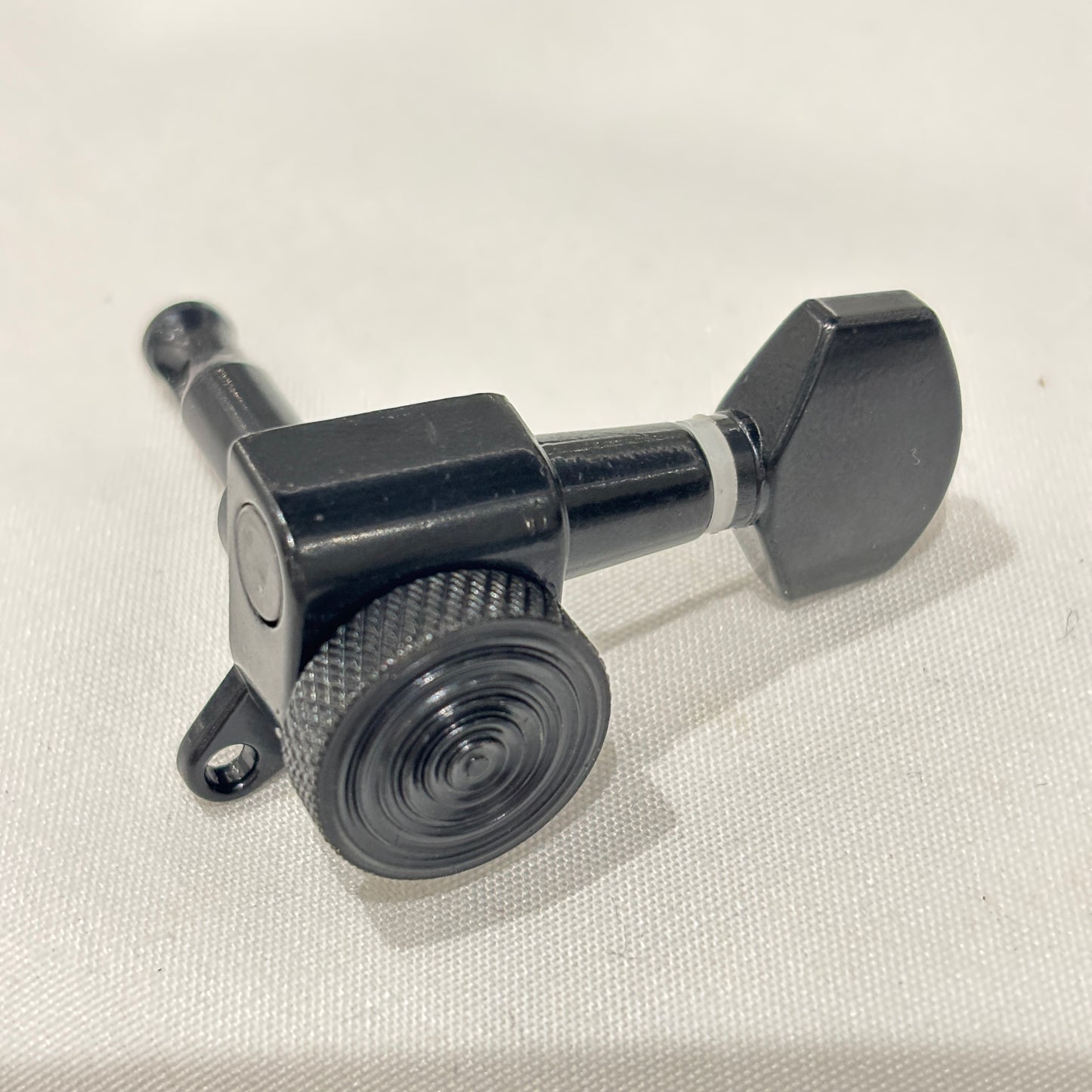 Locking Guitar Tuners / Machine Heads - 6-in-Line Configuration for Stratocaster type guitars | Guitars Limited