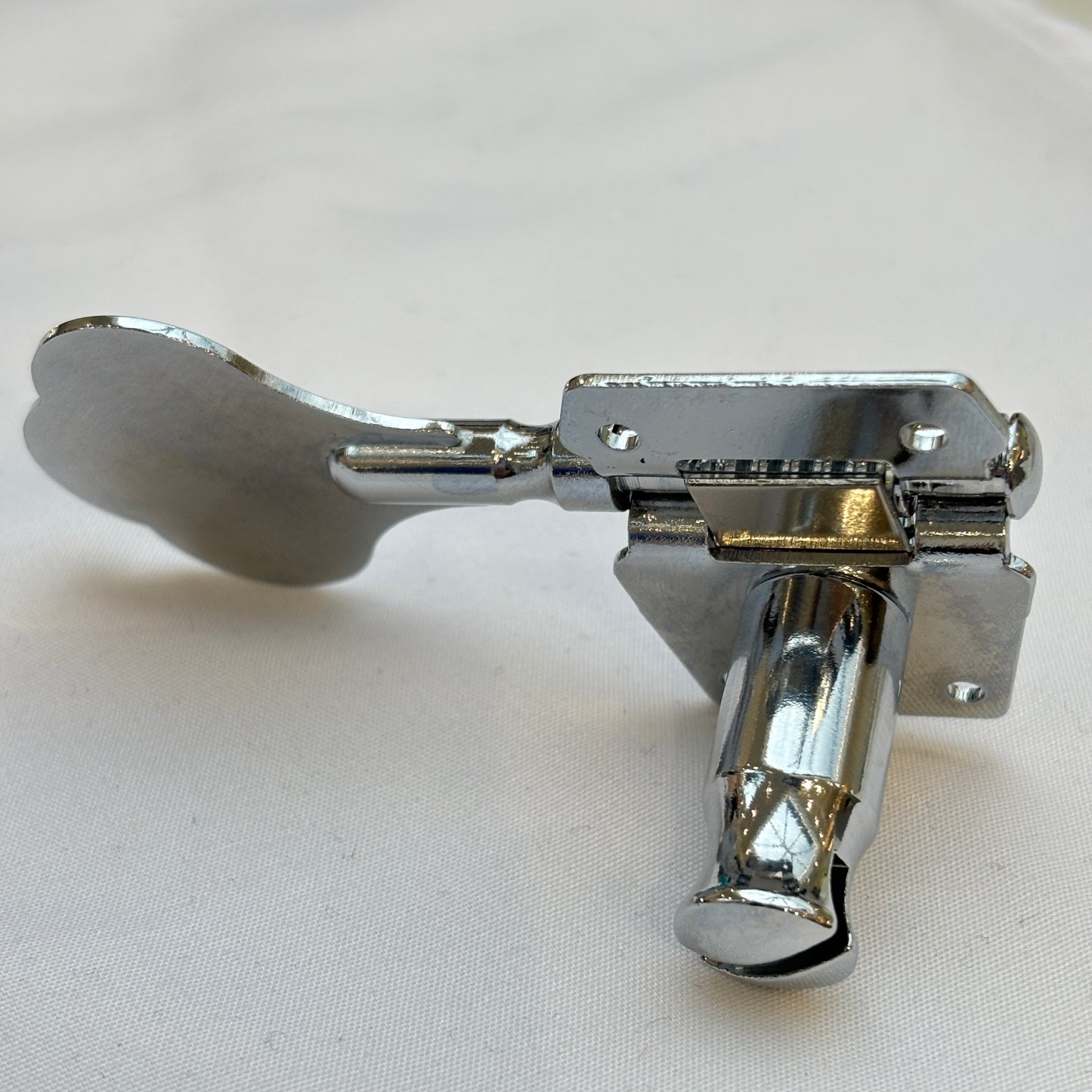 4-String Bass Guitar Tuning Pegs - Open Vintage Style for Fender-type Bass (Gold, Chrome & Black options) | Guitars Limited
