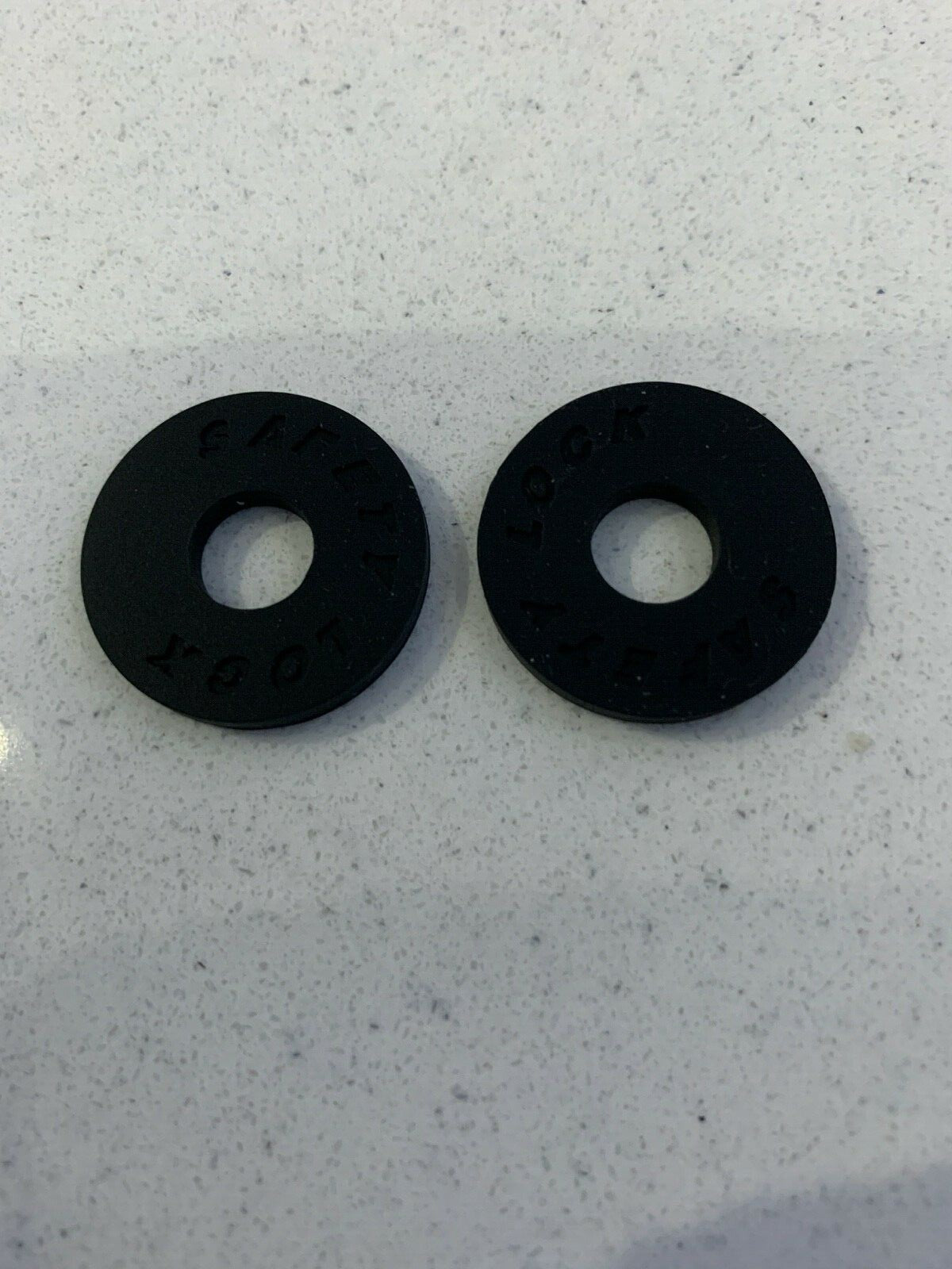 Guitar Strap Locks - Black - Rubber Strap Stoppers Washers