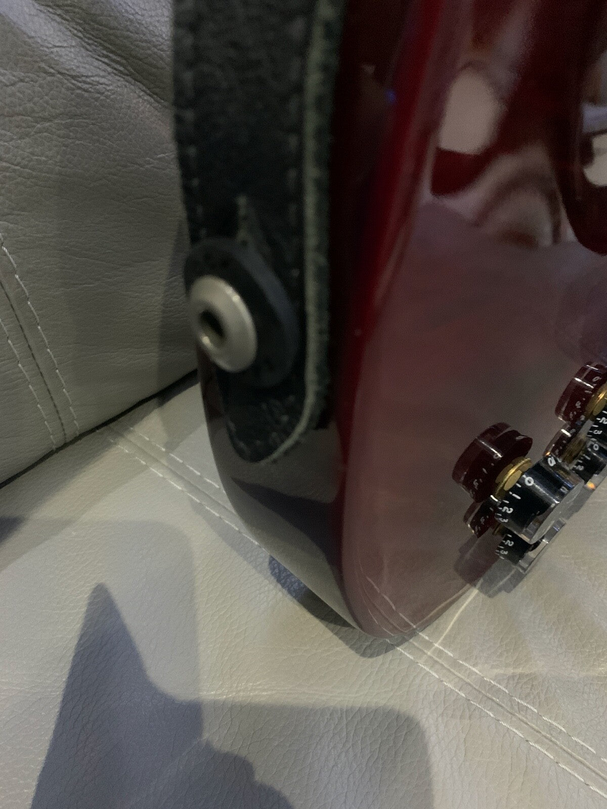 Guitar Strap Locks - Black - Rubber Strap Stoppers Washers